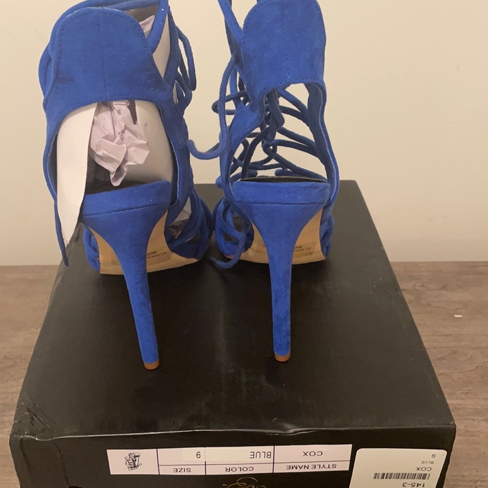 Miss Lola Pumps